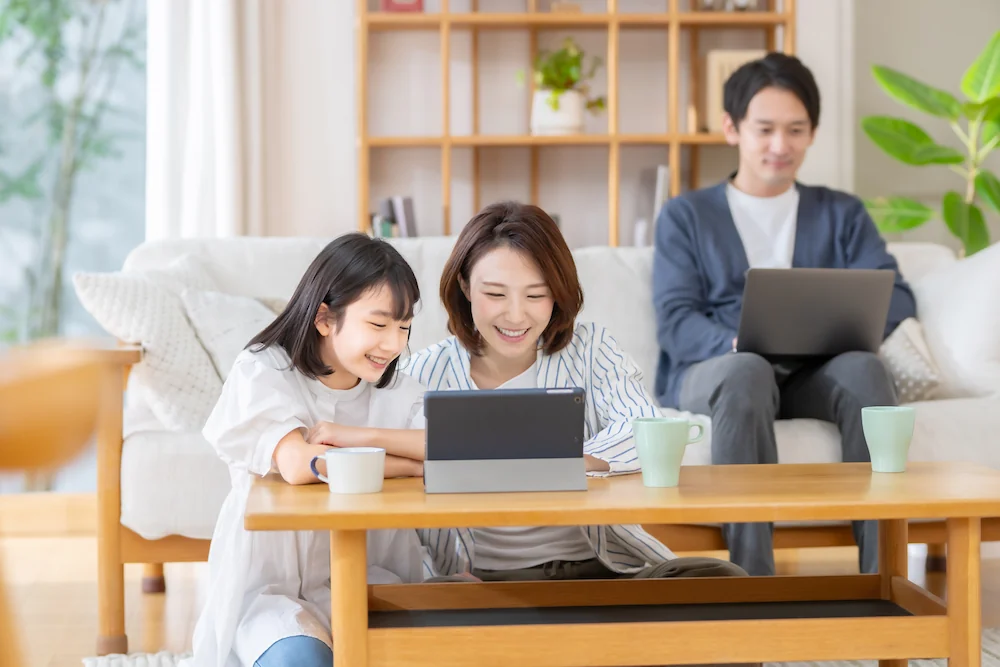 光回線を快適に利用しているイメージ画像