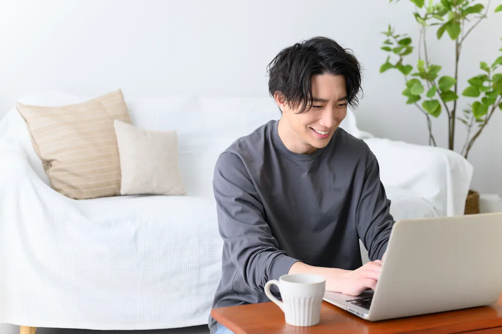 光回線でインターネットを利用しているイメージ画像
