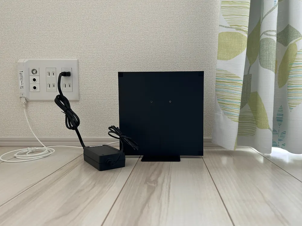 光コンセントからインターネットに接続している画像