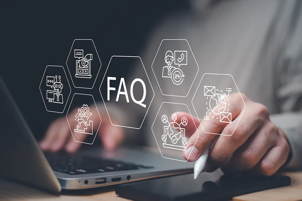 パソコンでインターネットのFAQやサポート情報を確認するイメージ画像